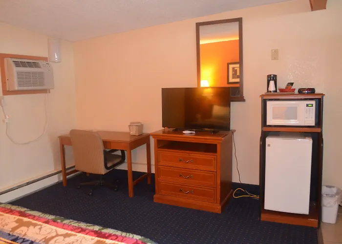 Great Lakes Inn & Suites
